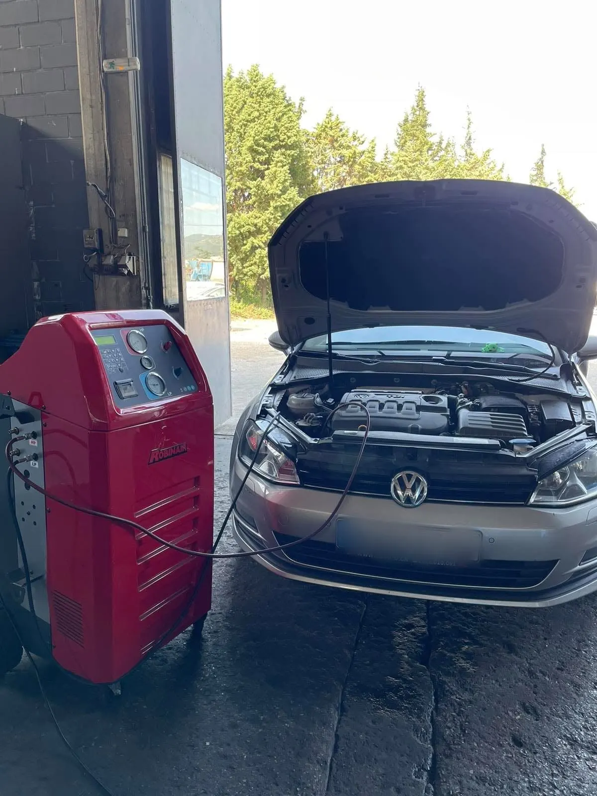 Μηχάνημα κλιματισμού συνδεδεμένο σε VW Golf